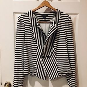 Black and White striped drape front 1 button jacke